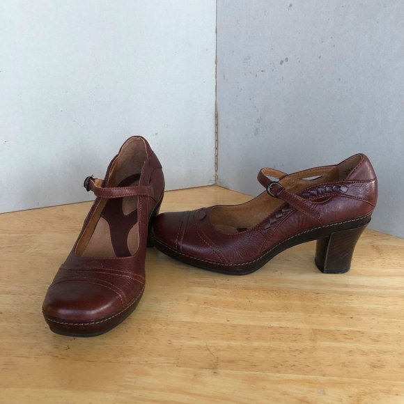 clarks artisan mary jane shoes